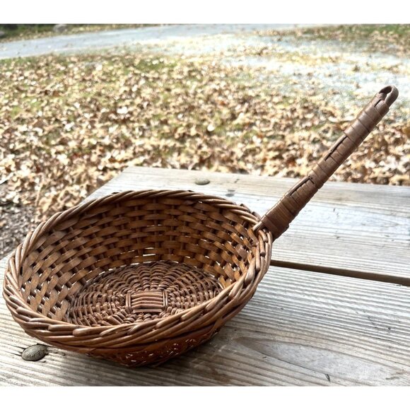 Vintage Brown Wicker Basket Frying Pan/Scoop Figural Kitchen Rustic Decor - Picture 3 of 14